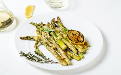 Receta de Noviembre: Espárragos gratinados con requesón y pesto